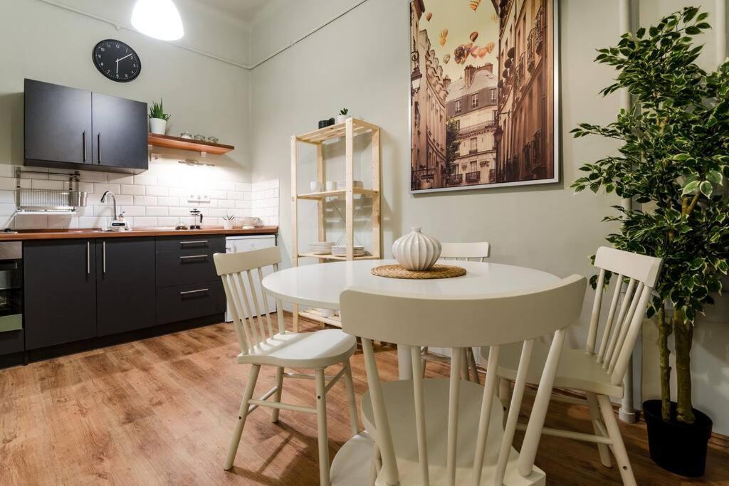 Cosy Apartment In Party District K30 Budapest Esterno foto